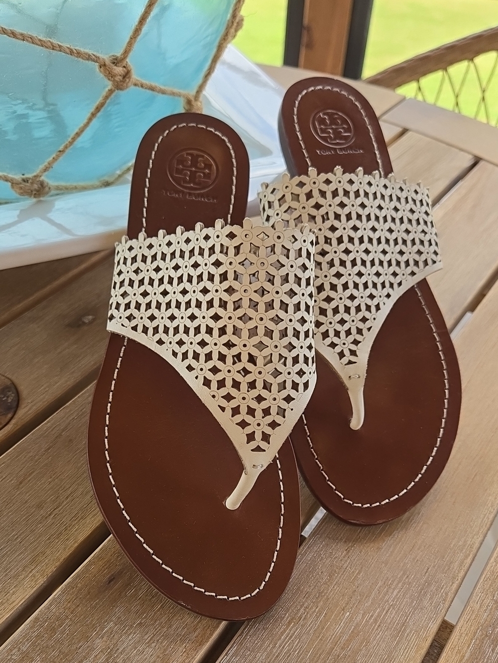 Tory Burch Sandal Roselle Flower Cut Out White Woven Toe-Post Leather 8 Designer